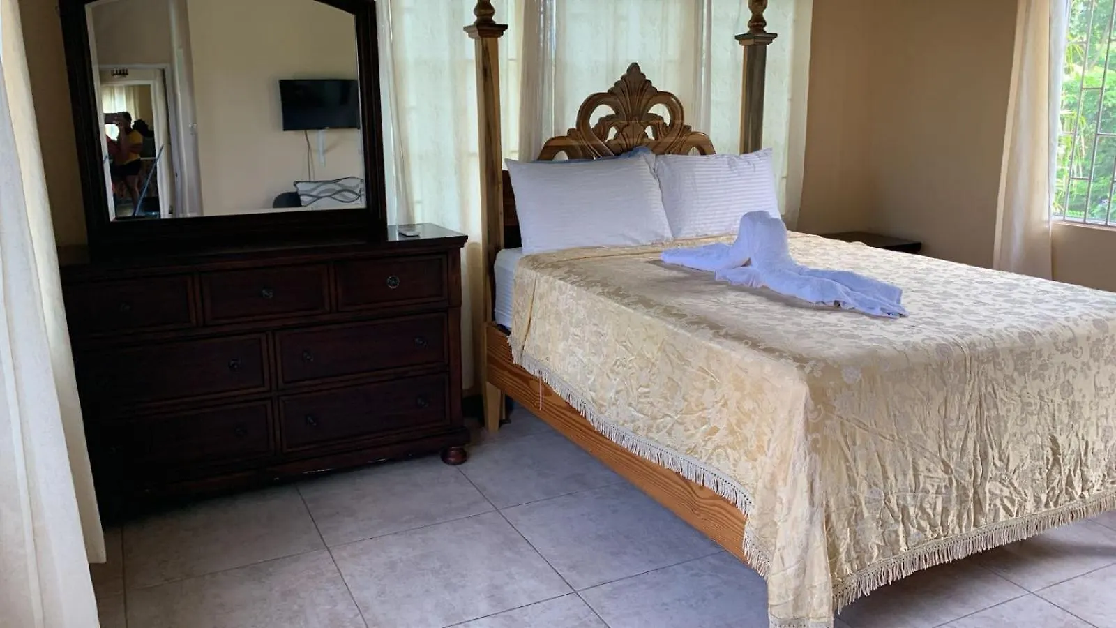 Chaudhry Second Floor Single Suite Montego Bay Hotell